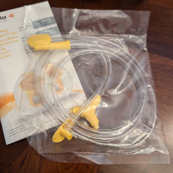 Medela Hands Free Collection Cup Set - Picture 4 of 4